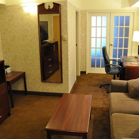 Travelodge By Wyndham Lloydminster Kültér fotó