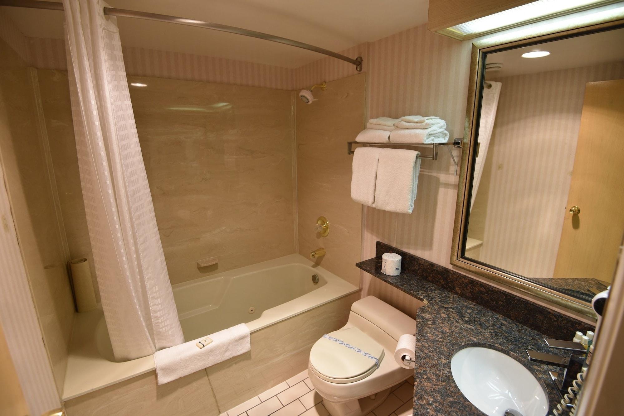 Travelodge By Wyndham Lloydminster Kültér fotó