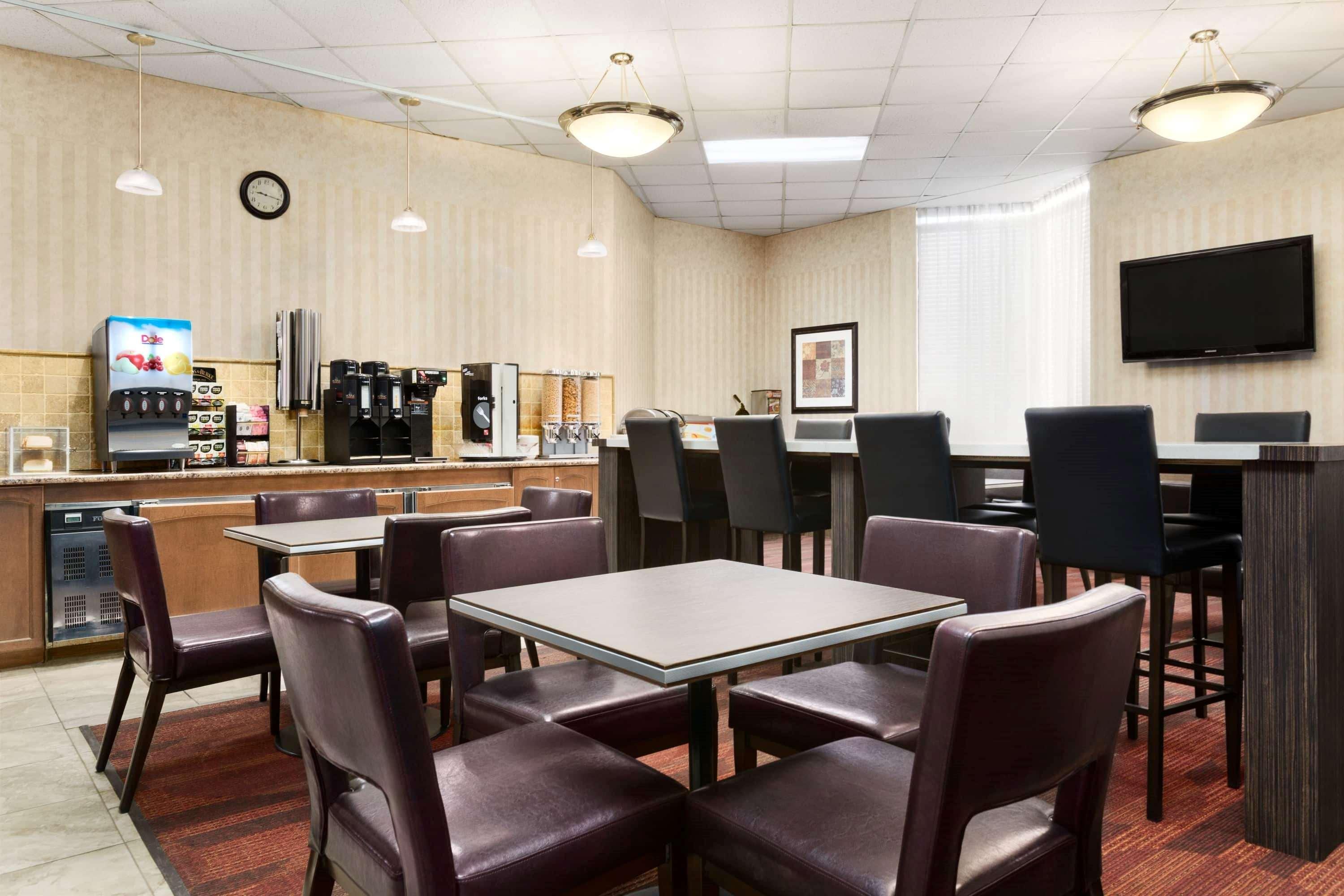Travelodge By Wyndham Lloydminster Kültér fotó