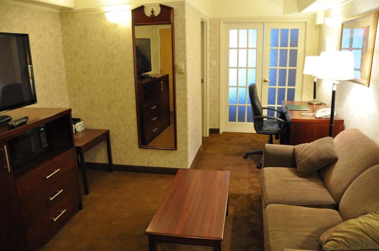 Travelodge By Wyndham Lloydminster Kültér fotó